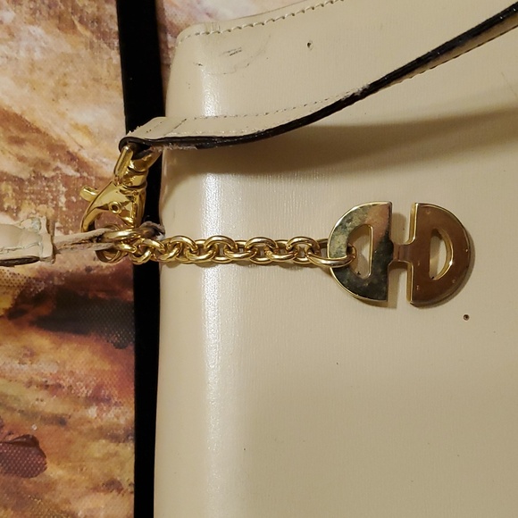 Celine Paris elegant leather bag with long strap and Celine charm - Picture 6 of 6